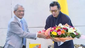 ঢাকায় ভুটানের রাজার যাত্রাবিরতি, স্বাগত জানিয়েছেন রাষ্ট্রপতি 