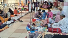 মুগদা হাসপাতালে ধারণ ক্ষমতার তিন গুণ ডেঙ্গু রোগীর চাপ