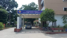 ধান ক্ষেতে পড়ে আছে মানুষের পা, দেহ কোথায়?
