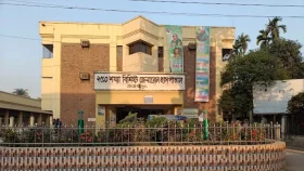 গভীর রাতে ঘরে ঢুকে প্রেমিকার হাতের কবজি বিচ্ছিন্ন করলেন প্রেমিক