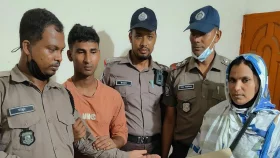 কানের দুল ছিনিয়ে নিয়ে গিলে ফেললো যুবক, বমি করিয়ে উদ্ধার
