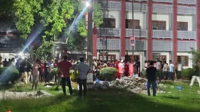 চেয়ারে বসাকে কেন্দ্র করে রাবিতে দুই বিভাগের শিক্ষার্থীদের সংঘর্ষ, আহত ৪