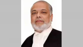 আদালতে এআই ব‍্যবহার নিয়ে সতর্ক করলেন প্রধান বিচারপতি