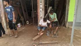 ‌‘এক বিদ্যুতেই আপনাদের বারোটা বাজাবে, লোডশেডিংয়ে পাগল হয়ে যাচ্ছি’