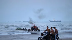 মার্কিন নৌ অবরোধের মাঝেই তেল বিক্রি থেকে কত আয় করলো ইরান?