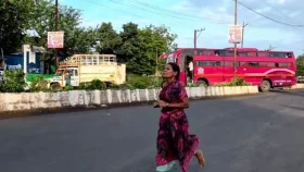 মেয়ের পড়াশোনার খরচ জোগাতে খালি পায়ে ম্যারাথন জিতলেন মা