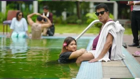 সুইমিংপুলে তরুণীর সঙ্গে মামুনুর রশীদ, ভাইরাল ছবিটি নিয়ে যা জানা গেল