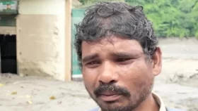 ধার করা ১৩ ডলার নিয়ে ছেলেকে খুঁজতে মাইলের পর মাইল হাঁটছেন এক নেপালি বাবা