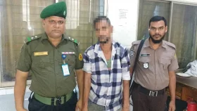 মুগদা মেডিক্যালে ফোন-ব্যাগ ছিনিয়ে নিয়ে পালাচ্ছিলেন যুবক, আনসারের হাতে ধরা 