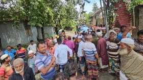 আখক্ষেতে এক নারীর লাশ, রাস্তার পাশে আরেকজনের