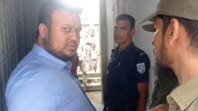 দুর্নীতি নিয়ে প্রশ্ন করায় সাংবাদিকের বাড়িতে এসিল্যান্ডের ‘মাদক উদ্ধারের’ অভিযান