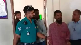 পানির দাবিতে সিটি করপোরেশনে গেলেন ৬ যুবক, তুলে দেওয়া হলো পুলিশের হাতে