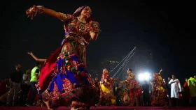 নবরাত্রির অনুষ্ঠানে মুসলিমদের প্রবেশে নিষেধ, কপালে তিলক বাধ্যতামূলক