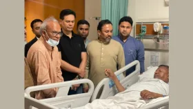 আহত জনপ্রশাসন প্রতিমন্ত্রীকে দেখতে হাসপাতালে রিজভী