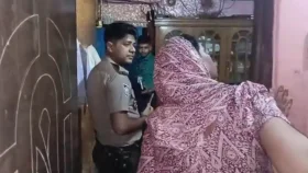 হিজড়া নেত্রীর ঘরে ৩ ঘণ্টা অবস্থান করা সেই যুবককে খুঁজছে পুলিশ