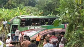 গোপালগঞ্জে বাস খাদে পড়ে ৩ জন নিহত