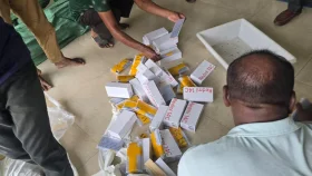 কাপড়ের রোলের আড়ালে মোবাইলের বিশাল চালান, শাহজালালে ১৬৫৫ মোবাইল জব্দ
