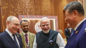 হাত ধরাধরি করে মোদি-পুতিন-শি, ব্রিকসে ঐক্যের বার্তা