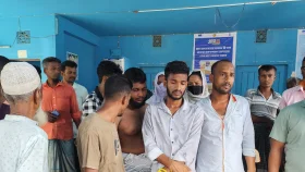 পুলিশ নয়, আবাসিক হোটেল থেকে ৬ জনকে আটক করলেন জেন-জি সদস্যরা