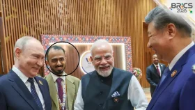 মোদি, পুতিন ও শির পাশে হাসিমুখের ব্যক্তিটি কে?