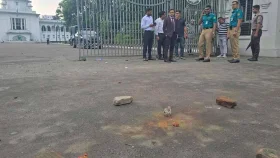 সুপ্রিম কোর্ট ফটকের সামনে ককটেল বিস্ফোরণ, তদন্তে পুলিশ