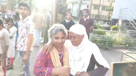 নিখোঁজের ১৫ বছর পর মায়ের বুকে আনজু, কোথায় ছিলেন এতদিন?