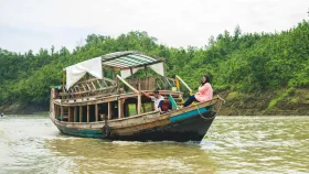 নৌভ্রমণের আনন্দে যেন না আসে বিপদ, থাকুক বাড়তি সতর্কতা
