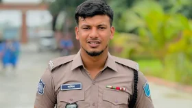 ট্রাকের নিচে ঢুকে পড়লো মোটরসাইকেল, প্রাণ গেলো পুলিশ সদস্যের