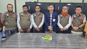 শাহজালালের ওয়াশরুমে মিললো সোয়া ৪ কেজি স্বর্ণসদৃশ পেস্ট