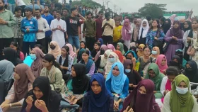 অপ্রতিম হত্যার বিচারের দাবিতে ঢাকা-চট্টগ্রাম মহাসড়ক অবরোধ