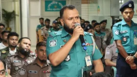 ১১ দলের লংমার্চ নিয়ে মেট্রোপলিটন পুলিশের পেজে স্ট্যাটাস, পুলিশ কর্মকর্তা প্রত্যাহার
