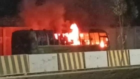 সাভারে পার্কিং করা যাত্রীবাহী বাসে আগুন