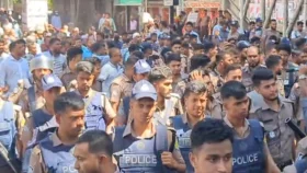সচিবালয়ের সামনে ইসলামী ব্যাংকের চাকরিচ্যুত কর্মী ও পুলিশের ধাওয়া-পাল্টা ধাওয়া