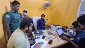 আইনজীবীর কাছে ঘুষ চেয়ে ফাঁসলেন সাব-রেজিস্ট্রার, ২ সহযোগীসহ হাতেনাতে আটক