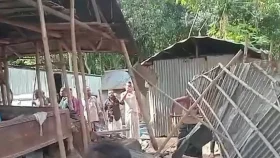 ছেলেকে জিম্মি করে মাকে সংঘবদ্ধ ধর্ষণ: প্রধান অভিযুক্তের বাড়িঘর ভাঙচুর