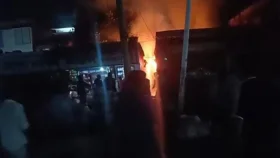 খুলনায় বৈদ্যুতিক শর্টসার্কিটে ঘরে আগুন, ঘুমন্ত শিশু দগ্ধ