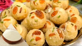 দানাদার সুজি লাড্ডু, যা মুখে দিলেই মিলিয়ে যাবে মিষ্টি স্বাদ