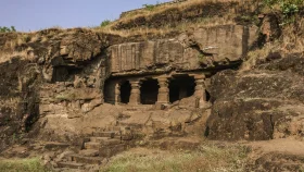 সমুদ্র পেরোলেই প্রাচীন গুহার রাজ্য, কোথায় এই ‘গুহার শহর’?