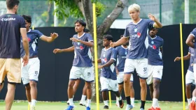 লাল-সবুজ জার্সিতে খেলে উচ্ছ্বসিত শুকি, চান গোল করতে