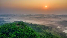 পাহাড়, মেঘ আর ঝরনার মায়ায় বান্দরবানের আলীকদম