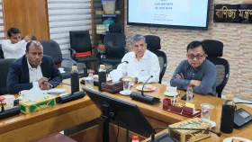ডিমের দাম নিয়ে কড়া বার্তা বাণিজ্যমন্ত্রীর, ব্যবসায়ীদের যা বললেন