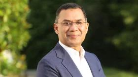 নিউইয়র্ক সফর শেষে দেশে ফিরলেন প্রধানমন্ত্রী