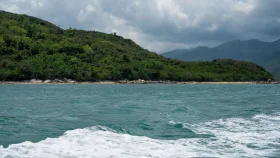 নীল জলের মায়ায় সিলেটের লালাখাল