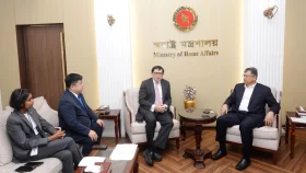 স্বরাষ্ট্রমন্ত্রীর সঙ্গে সিঙ্গাপুরের বিদায়ী চার্জ দ্য অ্যাফেয়ার্সের সাক্ষাৎ