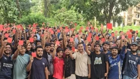 চুয়েটে নতুন ভিসিকে ‘লাল কার্ড’ দেখালো শিক্ষার্থীরা