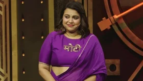 নারী তারকাদের শরীর নিয়ে কটাক্ষ, পোশাকেই স্বরার কড়া জবাব