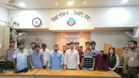 সাবেক এমপির বাসায় কেক কাটার সময় ১৫ ছাত্রলীগ নেতাকর্মী আটক, পুলিশ বলছে ‘নাশকতা’ 