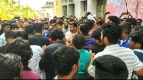 বিশ্ববিদ্যালয়ের লাইব্রেরিতে উচ্চস্বরে পড়া নিয়ে সংঘর্ষে আহত ১০