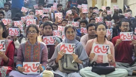 এক দাবিতে আন্দোলনে ছাত্র-শিক্ষক-কর্মকর্তা-কর্মচারী সবাই, সমাধান কোন পথে?