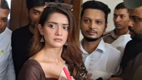 শাড়ি ‘কেলেঙ্কারি’: আত্মসমর্পণ করে জামিনের মেয়াদ বাড়ালেন তানজিন তিশা